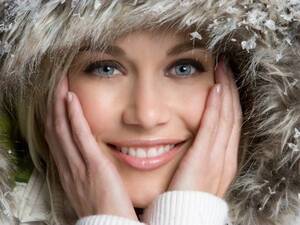Προστατέψτε το δέρμα σας τον χειμώνα.ροσώπου είναι πιο ευάλωτο στο κρύο και τον αέρα, με αποτέλεσμα να νιώθετε συχνά ότι είναι ξηρό ή ότι σας «τραβάει».