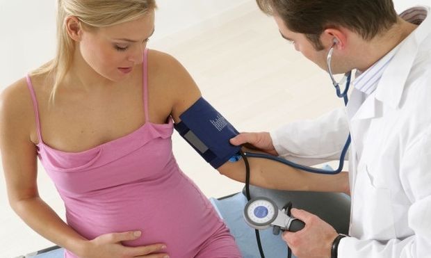 Σε μια μελέτη παρατηρήθηκε ότι έγκυες που παρουσιάζουν έλλειψη ασβεστίου είχαν περισσότερες πιθανότητες εμφάνισης του συνδρόμου υπέρτασης (Cochrane Review).