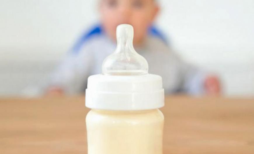 Όσο εξελιγμένη λοιπόν και αν είναι μια φόρμουλα βρεφικού γάλακτος, δεν μπορεί να αντικαταστήσει το μητρικό γάλα.