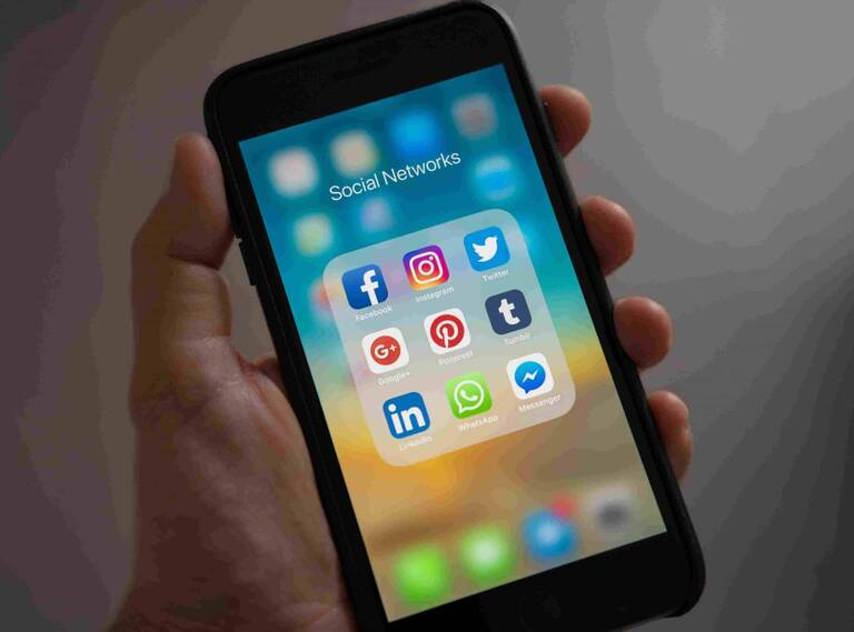 Πώς τα Social Media Καταστρέφουν την Ψυχική Υγεία