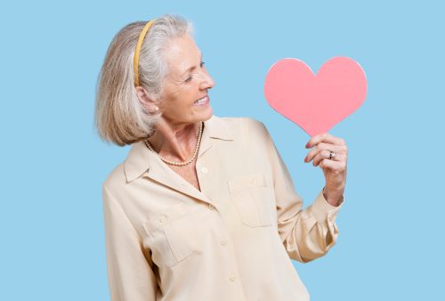 Όπως αποκαλύπτει μια νέα έρευνα, οι γυναίκες με πρόωρη εμμηνόπαυση (πριν την ηλικία των 40) διατρέχουν αυξημένο κίνδυνο εμφάνισης καρδιαγγειακών ασθενειών.