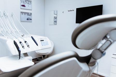 Συνήθως ο ασθενής ανακαλύπτει ότι έχει περιοδοντίτιδα τυχαία από μια επίσκεψη στον οδοντίατρο.
