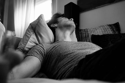 Ο ελλιπής ή κακός ύπνος επηρεάζει αρνητικά τον βιολογικό ρυθμό σας.