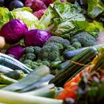 Τα λαχανικά περιέχουν ενώσεις που ονομάζεται φυτικές στερόλες, οι οποίες λειτουργούν όπως και οι διαλυτές φυτικές ίνες.