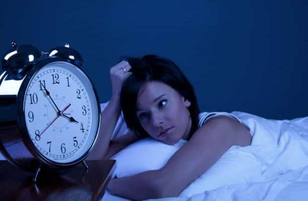 Η αϋπνία, σύμφωνα με μία πρόσφατη έρευνα, απασχολεί 1 στους 3 ενήλικες.