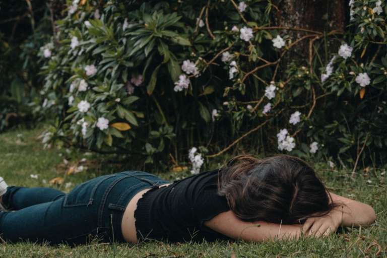 Κατάθλιψη Εφήβων – Συμπτώματα και ο Ρόλος των Γονιών