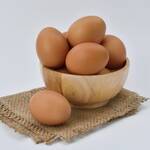 Τα αυγά έχουν βιταμίνες, μεταλλικά στοιχεία, πρωτεΐνες υψηλής ποιότητας, καλά λίπη (π.χ. ωμέγα-3 λιπαρά) και διάφορα άλλα θρεπτικά συστατικά. 