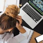Η έννοια της επαγγελματικής εξουθένωσης (burnout) εμφανίζεται ολοένα και περισσότερο τα τελευταία χρόνια και έχει απασχολήσει ιδιαίτερα τους ψυχολόγους και τους κοινωνιολόγους.