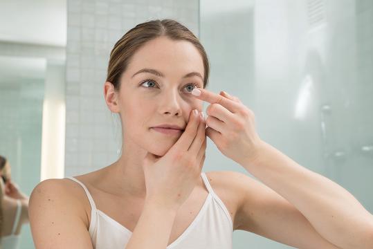 Η τήρηση κανόνων υγιεινής σχετικά με τους φακούς επαφής έχει μεγάλη σημασία για την υγεία των ματιών.