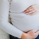 Υπάρχουν κάποια συμπτώματα της εγκυμοσύνης που μοιάζουν με τις ενοχλήσεις της περιόδου.