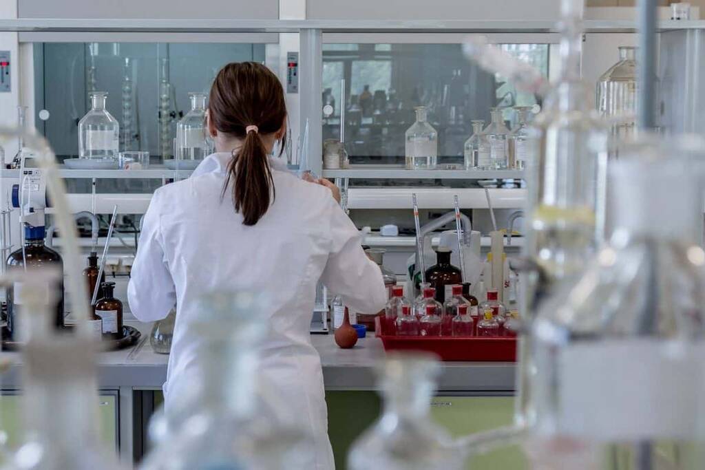 Κορωνοϊός – Τα Κρούσματα Παγκοσμίως σε Σύγκριση με αυτά της Κίνας