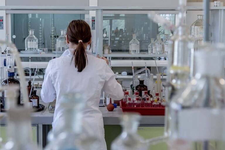 Κορωνοϊός – Τα Κρούσματα Παγκοσμίως σε Σύγκριση με αυτά της Κίνας