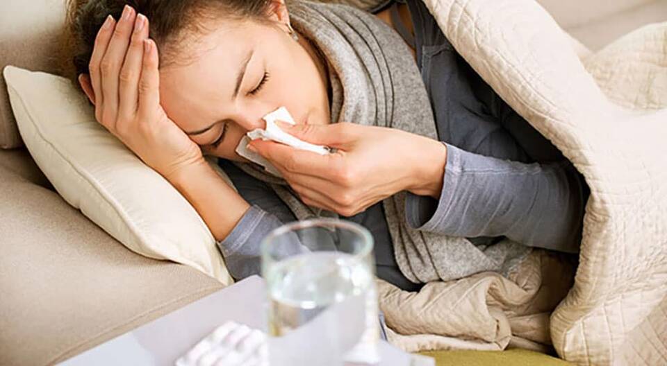 Η γρίπη είναι μια οξεία, ιδιαίτερα μεταδοτική αναπνευστική λοίμωξη ιογενούς προέλευσης3.