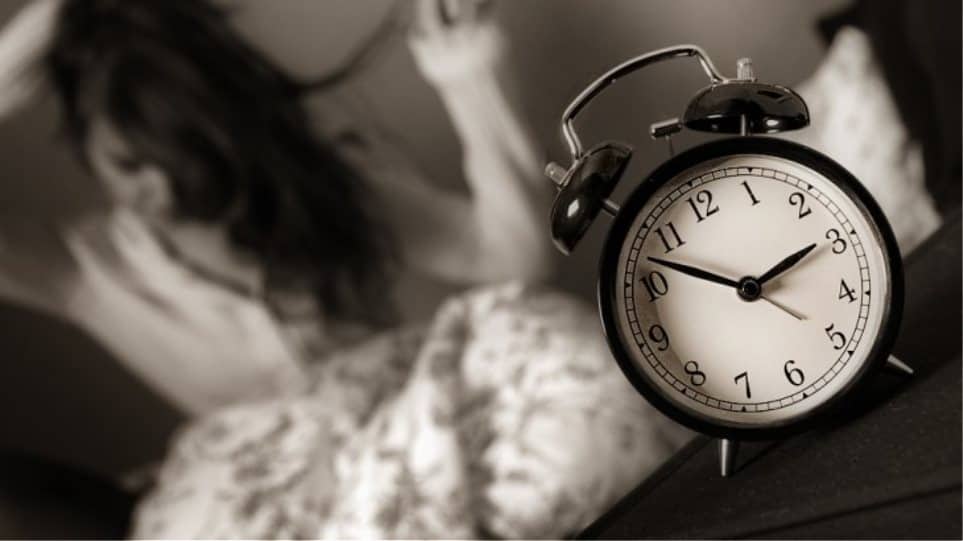 Γιατί ο Εγκλεισμός στο Σπίτι Διαταράσσει τις Νύχτες μας;