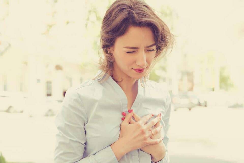 Τα συμπτώματα του εμφράγματος (κοινώς γνωστό ως καρδιακή προσβολή) είναι συχνά λιγότερο αισθητά σε μια γυναίκα, παρά σε έναν άνδρα.