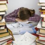 Εάν ετοιμάζεστε για την εξεταστική περίοδο και σας περιμένει πολύ διάβασμα, το μόνο σίγουρο είναι ότι θα στερηθείτε πολλές ώρες ύπνου.