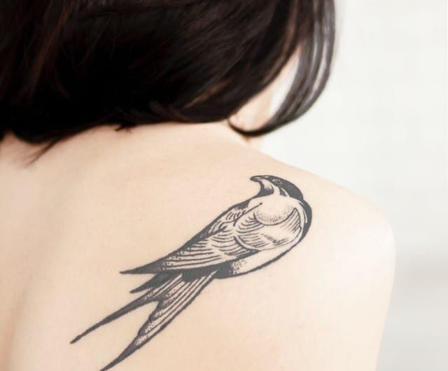 Το τατουάζ ή αλλιώς δερματοστιξία είναι μία μόδα που γνωρίζει μεγάλη απήχηση τα τελευταία χρόνια.