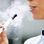 Κορωνοϊός - Το Κάπνισμα και το Άτμισμα Αυξάνουν τον Κίνδυνο για Σοβαρή Λοίμωξη.