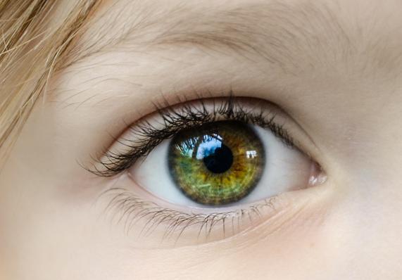 Αν αρχίσετε να βλέπετε κάποια χρώματα πιο ξέθωρα σε βαθμό που να σας ενοχλεί, πρέπει να εξεταστείτε για παθήσεις των ματιών.