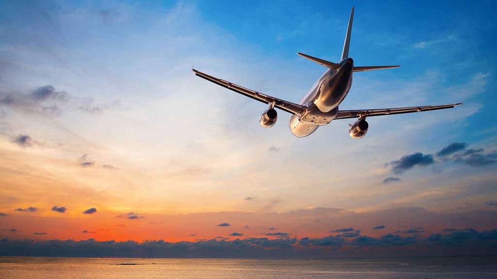 Οι Αεροπορικές Εταιρείες Παίζουν το Χαρτί των Χαμηλών Τιμών