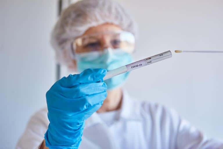 Νέο Τεστ Διάγνωσης της COVID-19 θα Κυκλοφορήσει τον Σεπτέμβριο από τη Roche