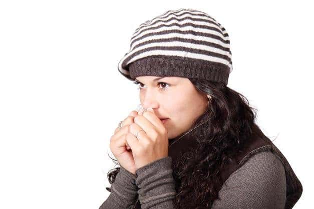Τι Μπορεί να Συμβαίνει με την Υγεία σας αν Νιώθετε ότι Κρυώνετε Συνεχώς
