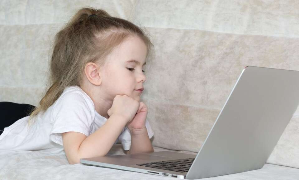 Ζούμε σε μία ψηφιακή εποχή όπου τα παιδιά έρχονται σε επαφή με την τεχνολογία και τον διαδικτυακό κόσμο από πολύ μικρές ηλικίες.