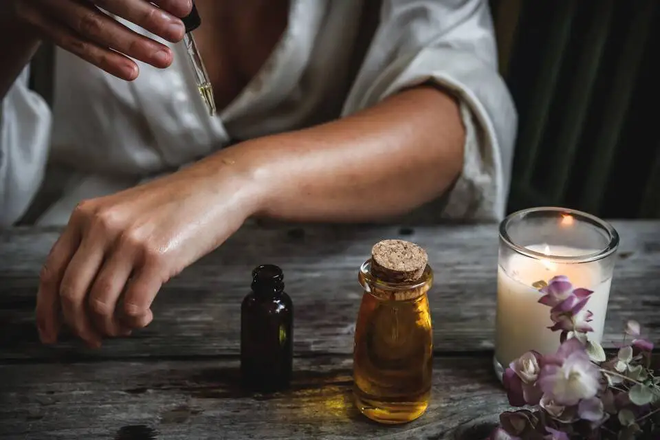 Το έλαιο τεϊόδεντρου ή αλλιώς το tea tree oil είναι γνωστό για τις αντισηπτικές του ιδιότητες.