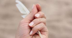 Κατά τους χειμερινούς μήνες το πρόβλημα με τις παρωνυχίδες ή παρανυχίδες στα δάχτυλα των χεριών γίνεται πιο έντονο, λόγω του ότι τα άκρα μας ξεραίνονται πιο εύκολα εξαιτίας του κρύου.