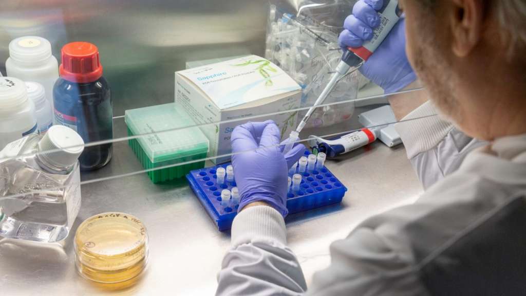 Ένα Αποτελεσματικό Εμβόλιο Κατά της COVID-19 Είναι η Αρχή του Τέλους, Όχι το Τέλος