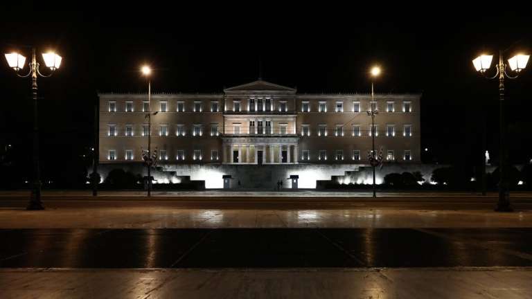 Περιορισμός Μετακινήσεων σε Όλη την Ελλάδα από τις 9 το Βράδυ έως τις 5 το Πρωί