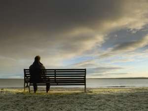 Έντονο Αίσθημα Μοναξιάς Βιώνουν οι Νεαροί Ενήλικες