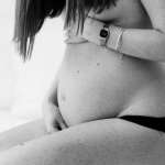 Η εγκυμοσύνη συνεπάγεται ορμονικά σκαμπανεβάσματα και κατά συνέπεια αλλαγές στο σώμα, την ψυχολογία, αλλά και την επιδερμίδα της γυναίκας.