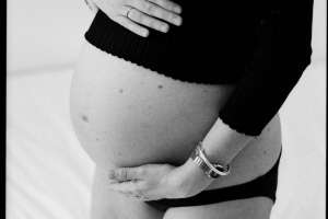 Η εγκυμοσύνη είναι η διαδικασία κατά την οποία μία γυναίκα κυοφορεί ένα γονιμοποιημένο ωάριο, το οποίο ως έμβρυο αναπτύσσεται κι εξελίσσεται μέσα στη μήτρα της.
