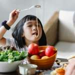 Η διατροφή κατά την παιδική ηλικία κατέχει σημαντική θέση στην ανάπτυξη και στη εξέλιξη της υγείας του παιδιού.