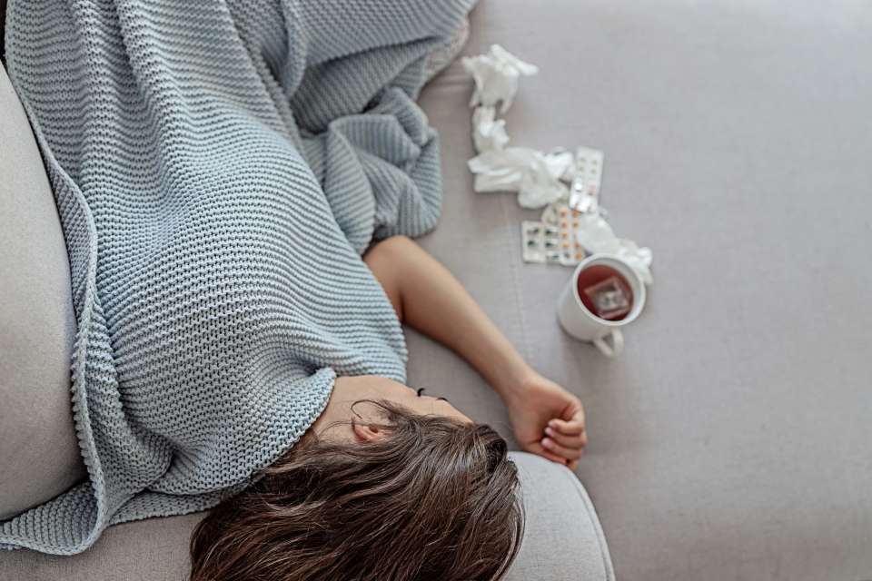 10 Συμβουλές για να Κοιμάστε Καλά Όταν Είστε Κρυωμένοι