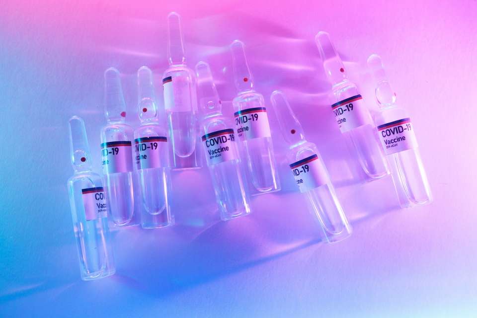 Νεότερα για το εμβόλιο κατά της Covid-19 των Pfizer/BioNTech.