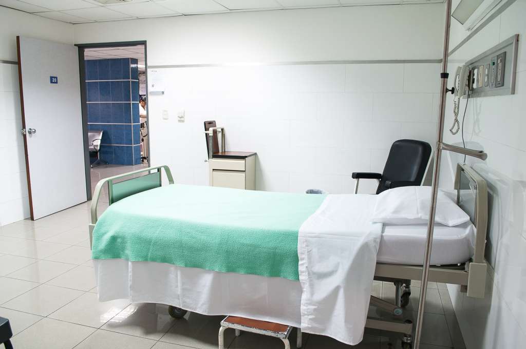 Οι Eπόμενες 15 Mέρες Kρίσιμες για το Σύστημα Υγείας – Νέες Κλίνες θα Διατεθούν στο ΕΣΥ