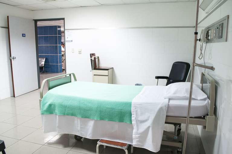 Οι Eπόμενες 15 Mέρες Kρίσιμες για το Σύστημα Υγείας – Νέες Κλίνες θα Διατεθούν στο ΕΣΥ