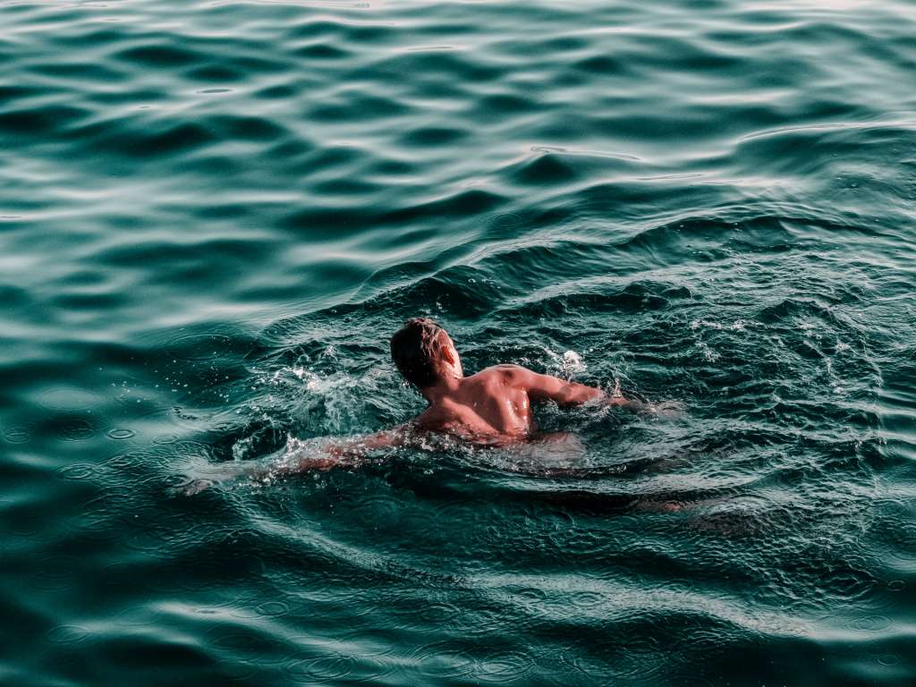 Γιατί το Κολύμπι Είναι η Καλύτερη Γυμναστική