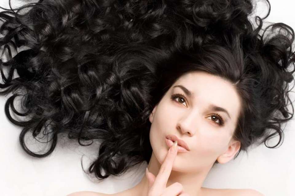 10 Τρόποι να Δώσετε Όγκο στα Λεπτά Μαλλιά