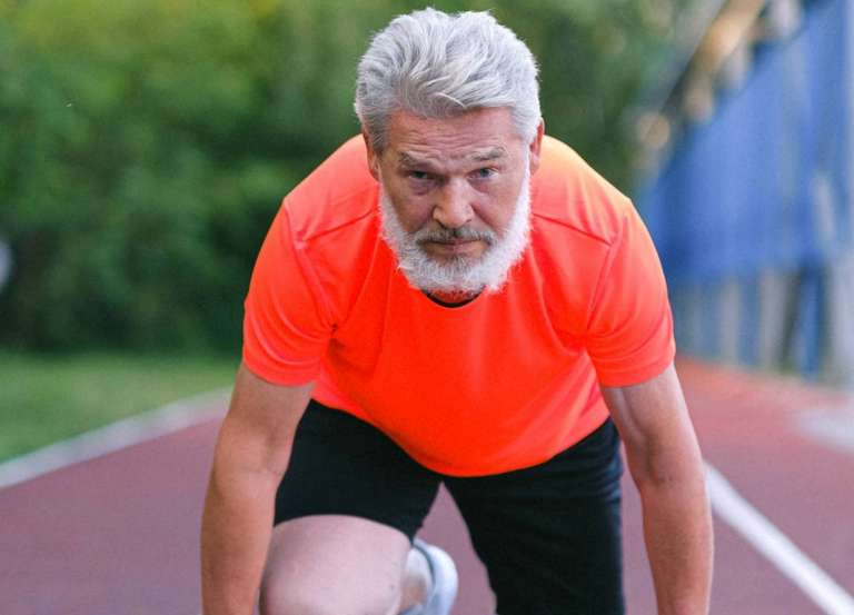 Ενδείξεις που Φανερώνουν ότι Είστε Μικρότεροι από τη Βιολογική σας Ηλικία