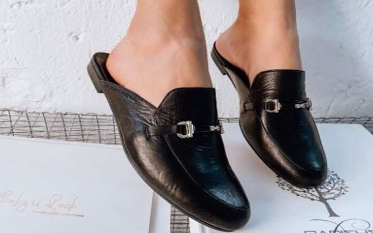 Τα Flat Παπούτσια που Ταιριάζουν Τέλεια με τα Τζιν Παντελόνια σου