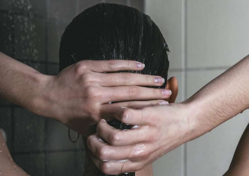 Ξηρό Σαμπουάν – Γιατί να το Προτιμήσετε;