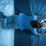 Τι δεν πρέπει να καταναλώνετε πριν τον ύπνο