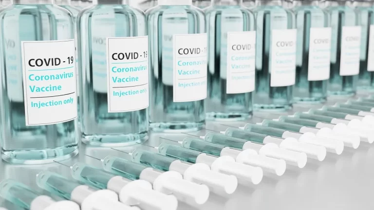 Αναμνηστική Δόση Εμβολίου Κατά της COVID-19: Μία Νέα Φόρμουλα