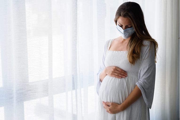 Η Εγκυμοσύνη Αυξάνει Σχεδόν στο Διπλάσιο τον Κίνδυνο Νόσησης από COVID-19