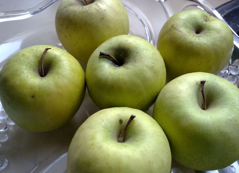 Αλλά αν δεν τα καταναλώνετε σε εξαιρετικά υψηλές ποσότητες, τα μήλα δεν θα προκαλέσουν επιβλαβείς αυξήσεις στα τριγλυκερίδια.