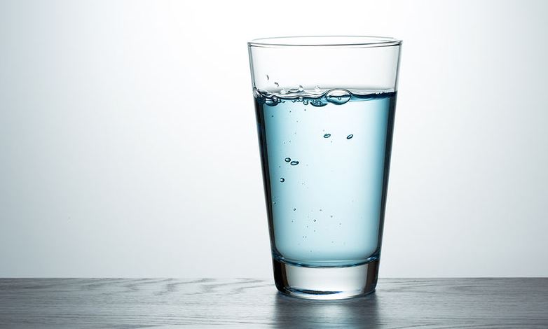 Το νερό αντιπροσωπεύει έως και το 60% του σωματικού βάρους.