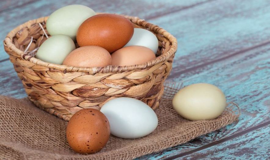 Τα αυγά περιέχουν περισσότερες από δώδεκα βιταμίνες και μέταλλα.
